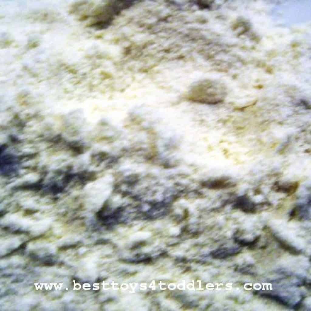 texture of flour and shaing foam mixture