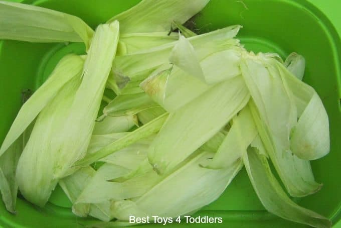 Ways to play with corn husks